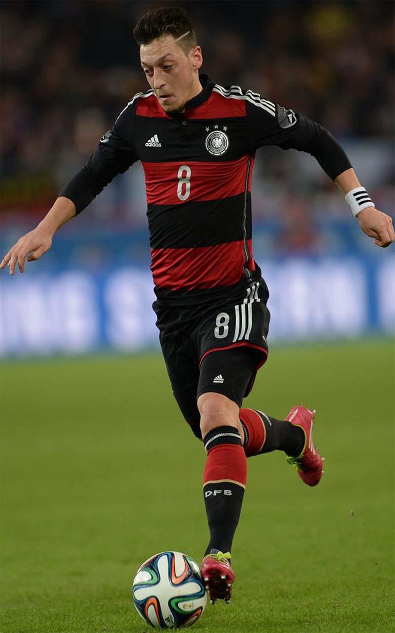 Mesut Ozil Puzzle Games2